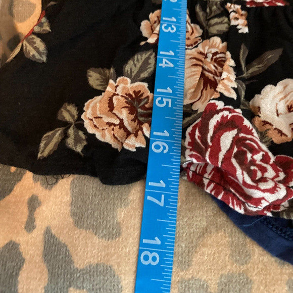 One‎ Clothing Shirt Womens Sz XS Black Floral Sweetheart Tie Crop Boho Cottage - Picture 8 of 9